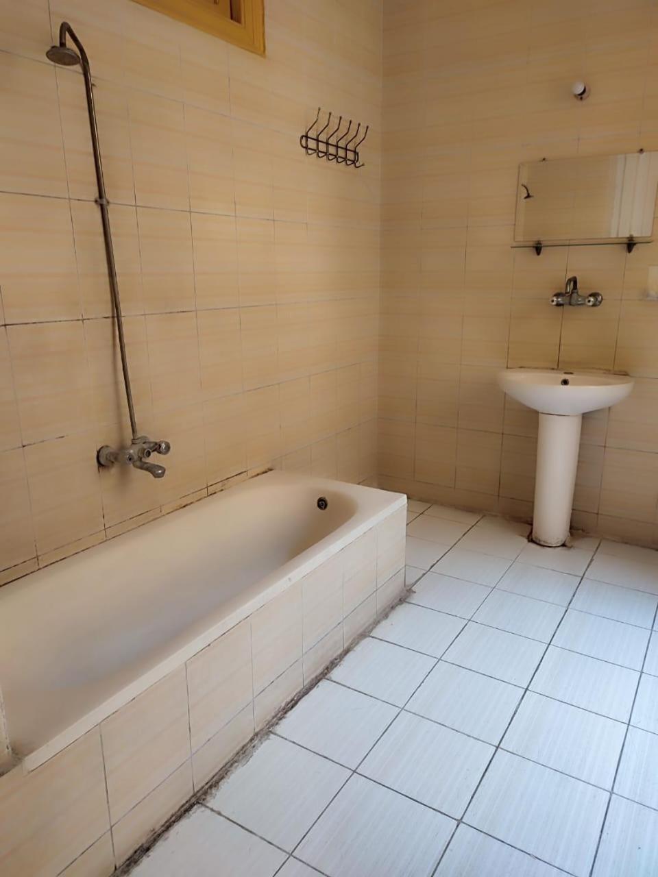 Clement'S House Hostel Alessandria Esterno foto
